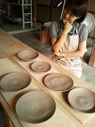 s-201208 お皿と私　.jpg